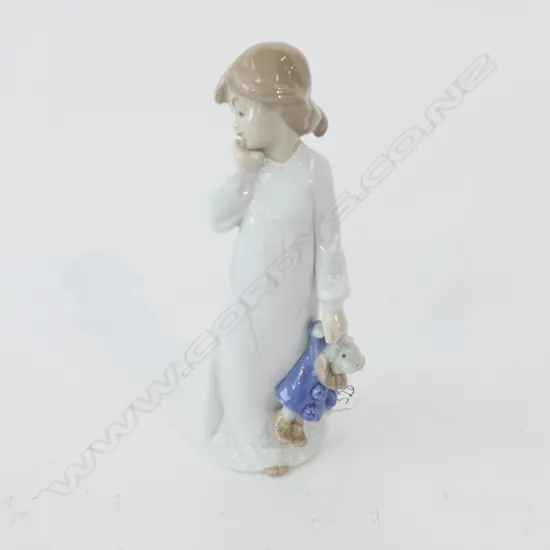 NAO FIGURE OF A YOUNG GIRL WITH TEDDY H 200 MM