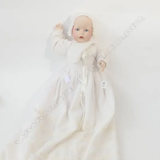 HEIRLOOM PORCELAIN DOLL H 470 MM