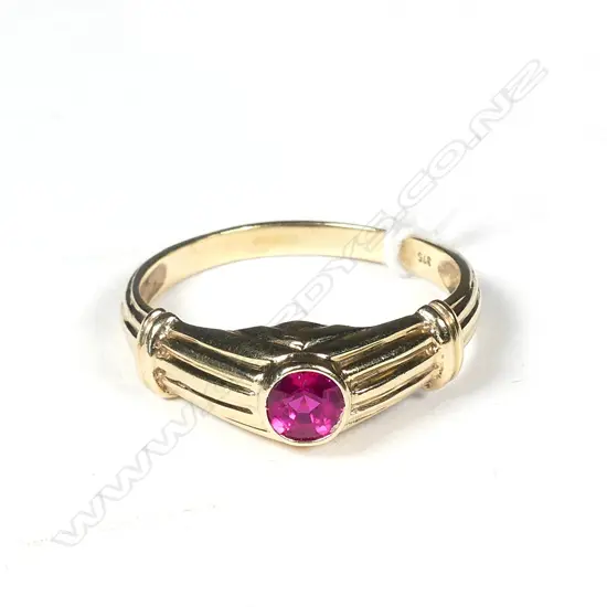 9CT GOLD & RUBY RING, STAMPED 375, UK SIZE Q-R 2.6gm