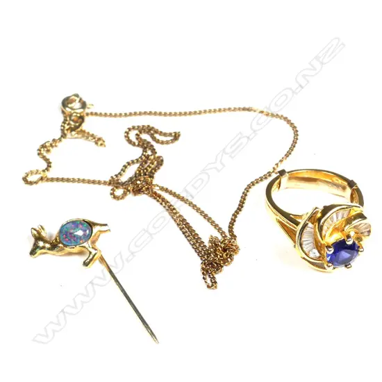 3 SILVER GILT PIECES, CHAIN, GOLD PLATE RING & KANGAROO PIN (AF)