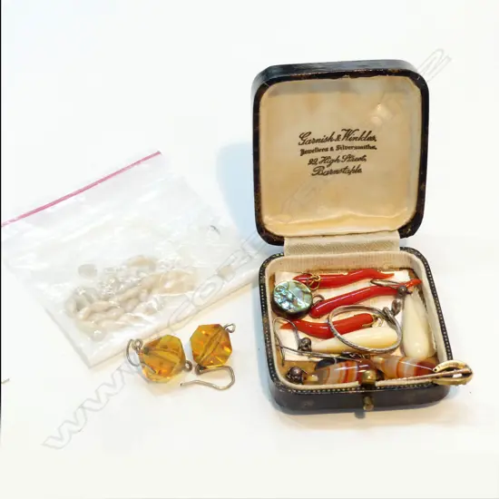 3 PRS VINTAGE EARRINGS 3 RED CORAL PENDANTS ETC