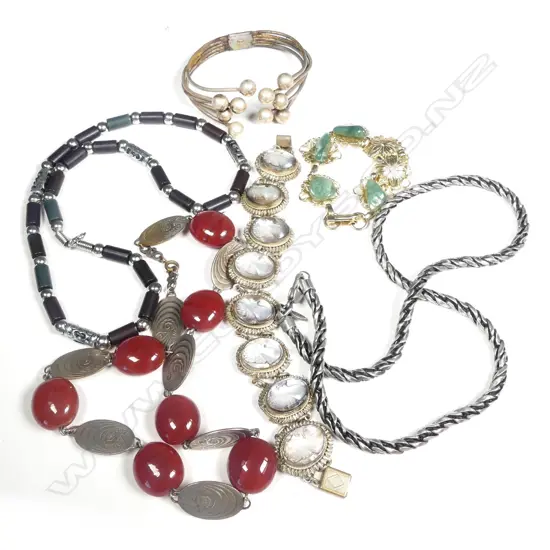 GOOD BAG LOT OF VINTAGE BRACELETS & NECKLACES