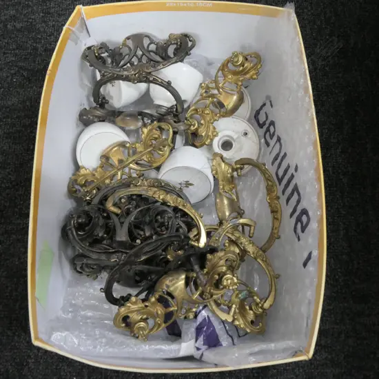 BOX LOT ASST. VINTAGE HANDLES