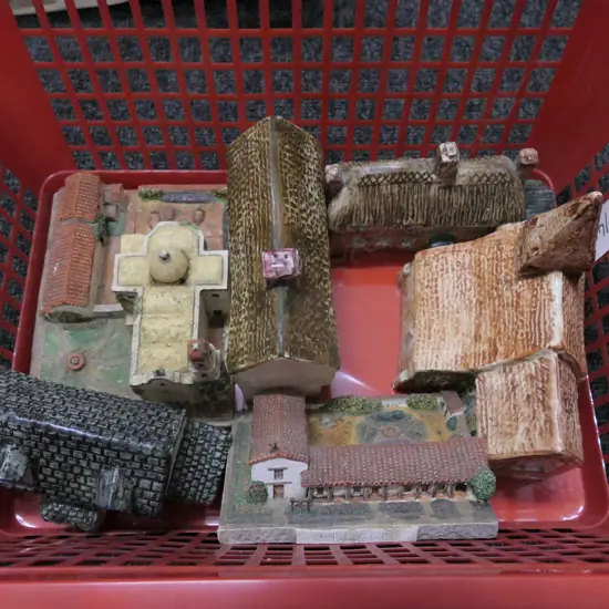 ASST HERITAGE HOUSE COTTAGES+ONE LILIPUT 