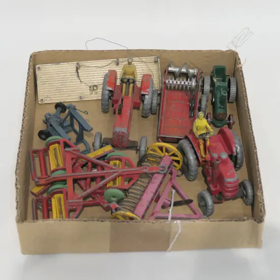 COLLECTION MAINLY DINKY TOY FARM VEHICLES...