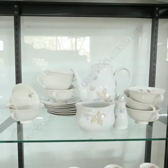 8 ROYAL DOULTON 'TUMBLING LEAVES' SOUP BOWLS, MATCHING SAUCERS, AND NORITAKE 'MAPLEWOOD' COFFEE JUG, SUGAR BOWL, SALT