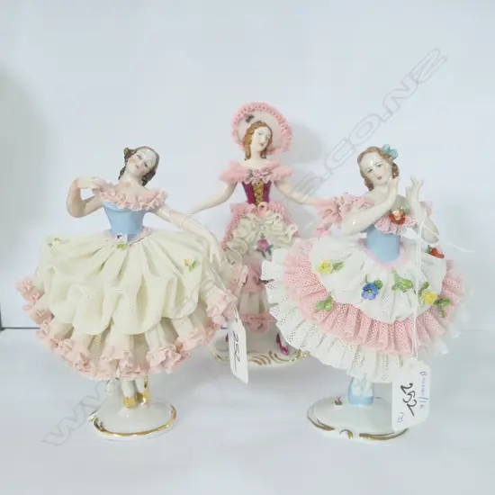 3 DRESDEN FIGURES OF SOCIETY WOMAN H 190 MM