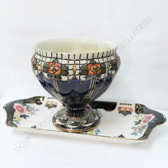 'TRELLIS' WOOD AND SONS VASE 150MM H AND ROYAL WINTON SANDWICH TRAY