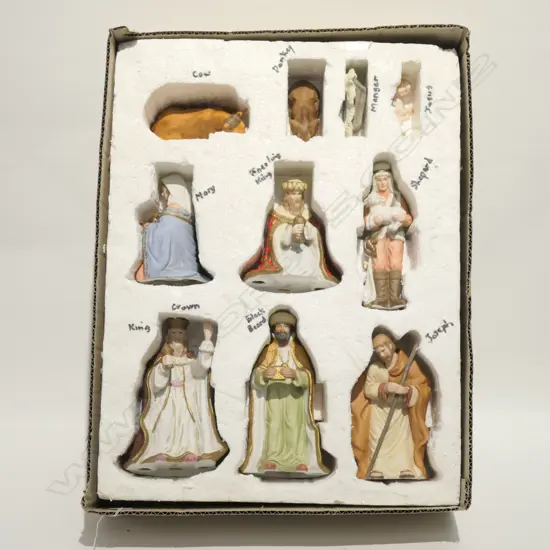 10 PCE CHRISTMAS CERAMIC NATIVITY MANGER SET 