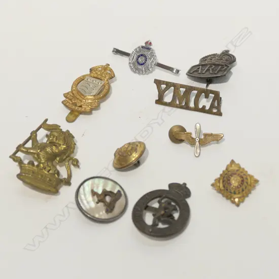 LOT ASST MILITARY BUTTONS ,BADGES ETC