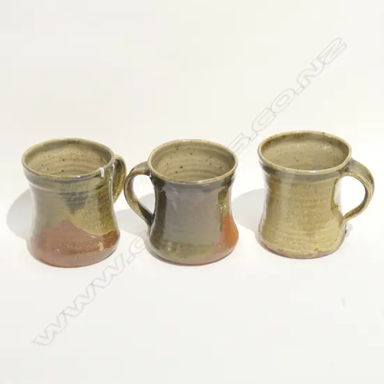 3 BARRY BRICKELL LGE MUGS VARIABLE POURED GLAZE