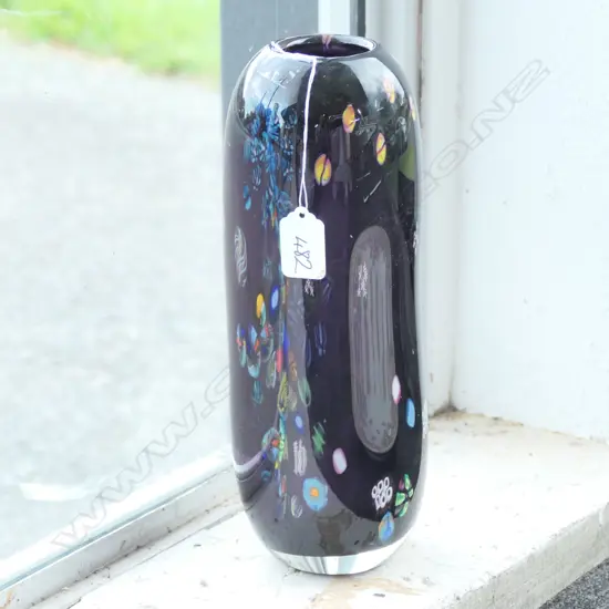 PETER VIESNICK HAND BLOWN GLASS VASE SIGNED +DATED  01