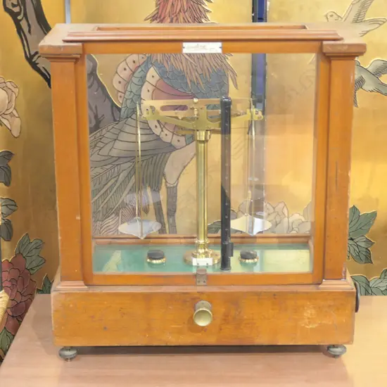 EARLY 20THC CHEMISTS SCALES IN GLASS CASE ERTLING