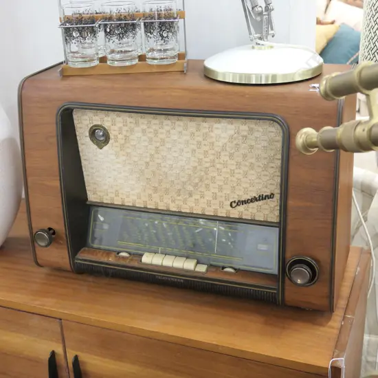 CONCERTINO VALVE RADIO
