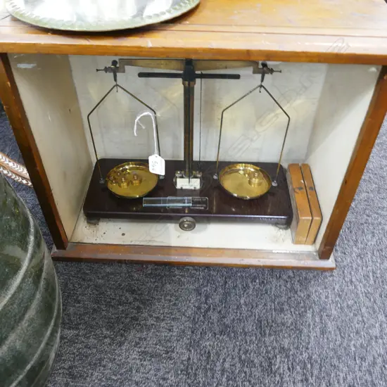 JEWELLERS SCALES BY GRIFFIN & TATLOCK LTD IN CASE 420MM H 510MM W