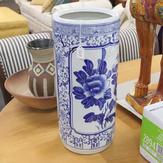 BLUE AND WHITE CERAMIC UMBRELLA STAND H. 440MM 