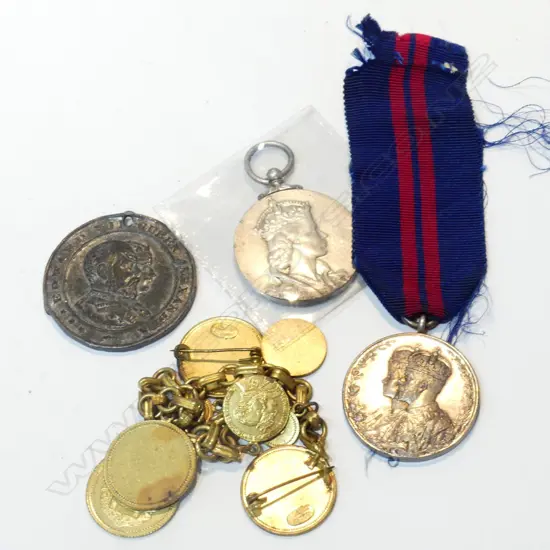 3 CORONATION MEDALS: GEO V, ELIZ II, EDW VII & EDW VII CHARM BRACELET