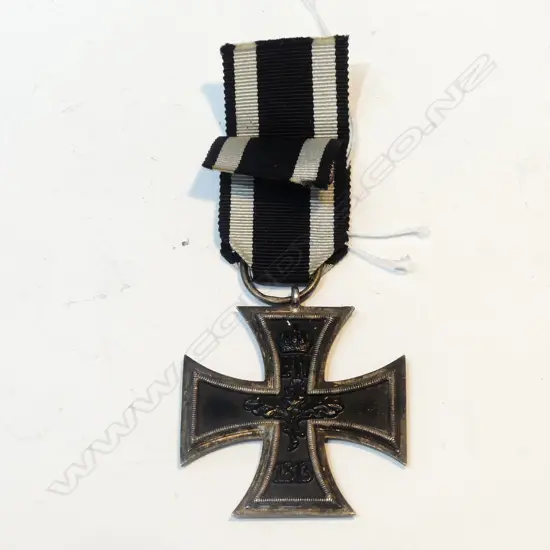 GERMAN WWI IRON CROSS (MAGNETIC)