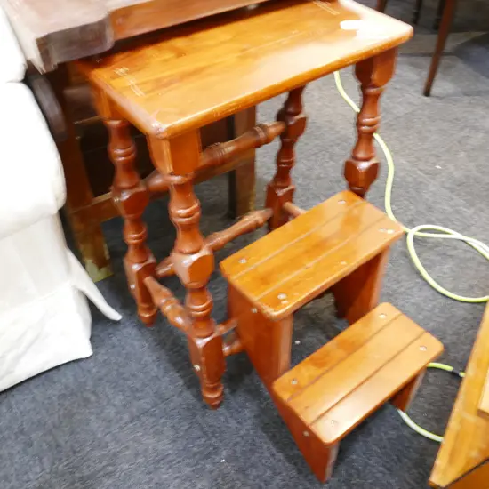 LIBRARY FOLDING STEPS 680MM H AND SHELVES