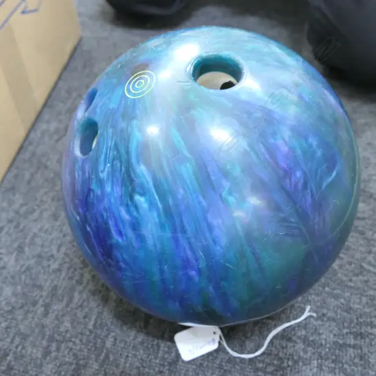 TEN PIN BOWLING BALL AND BAG