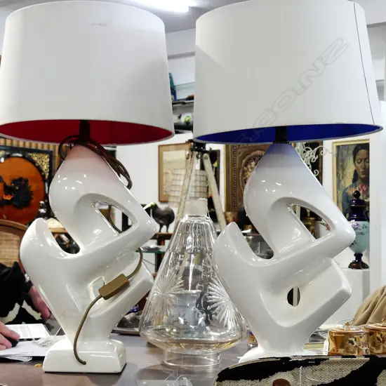 PAIR OF LARGE DESIGNER TABLE LAMPS WITH SHADES WHITE