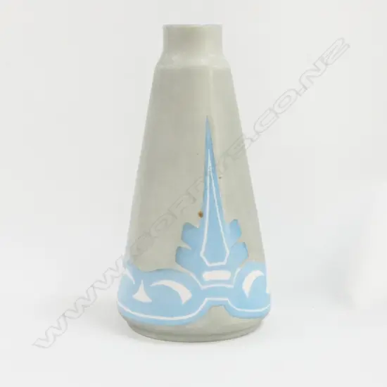 CHINA VASE WITH GRAPHIC DESIGN, SIGNED D.WHEELER 1912. H.205mm