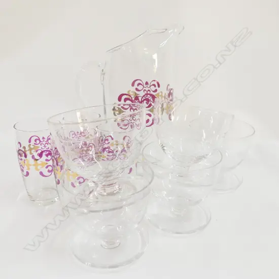 5 PCE RETRO DRINKS SET; JUG AND 4 GLASSES PLUS 5 CRYSTAL SUNDAE DISHES