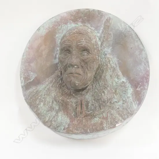 MAORI WARRIOR CHALKWARE PLAQUE D 240 MM