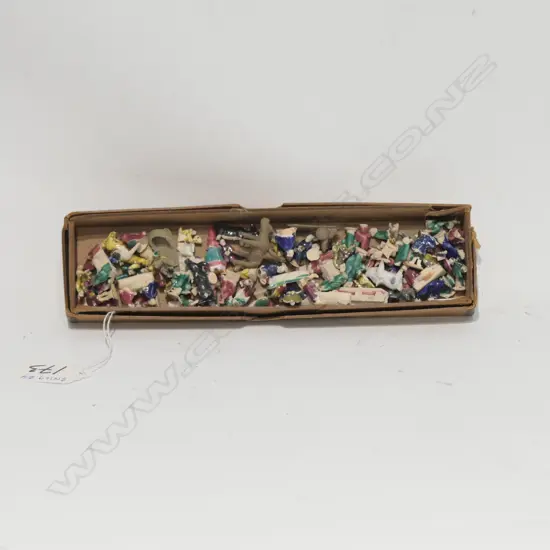 BOX MINI CHINESE CERAMIC FIGURES & ANIMALS 