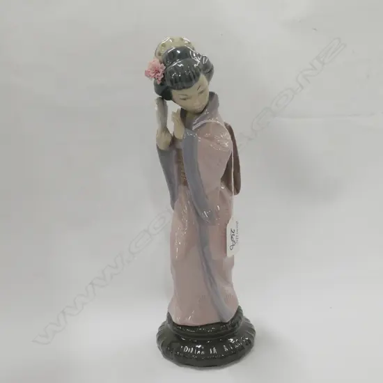 LLADRO JAPANESITA TIMIDA H 300 MM