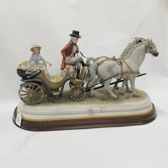LARGE CAPIDOMONTE HORSE DRAWN CARRIAGE ON PLINTH L 450 MM