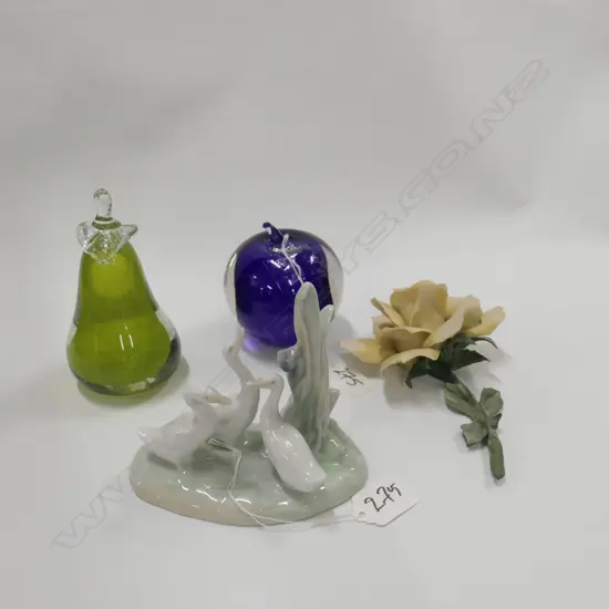 NAO GEESE/CAPODIMONTE ROSE + 2 NZ GLASS FRUIT H 120 MM 