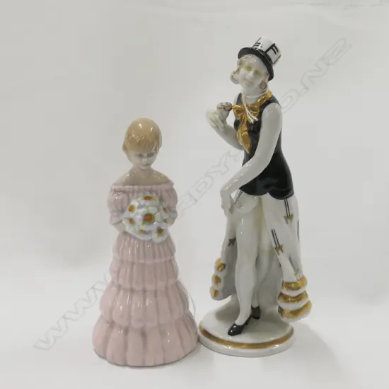 A VOLKSTEDIER FIGURE OF A WOMAN +UNMARKED FIGURE OF A GIRL H 210 MM