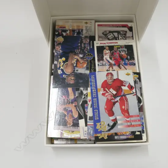 BOX OF AMERICAN BASEBALL CARDS