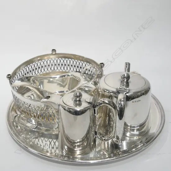 SELECTION OF SILVER PLATE 