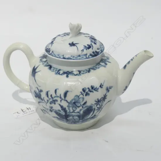 WORCESTER TEA POT 1758-1780 (HOLLOW ROCK LILY PATTERN)
