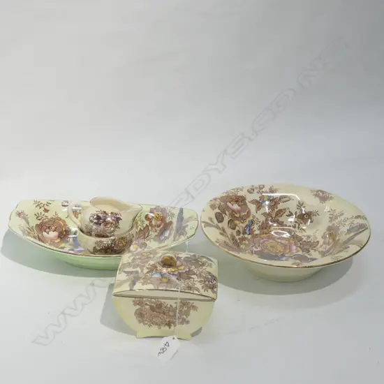 2 MAILING BOWLS WITH MATCHING SUGAR CREAM ETC