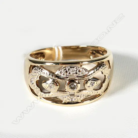 9CT GOLD DIAMOND BAND