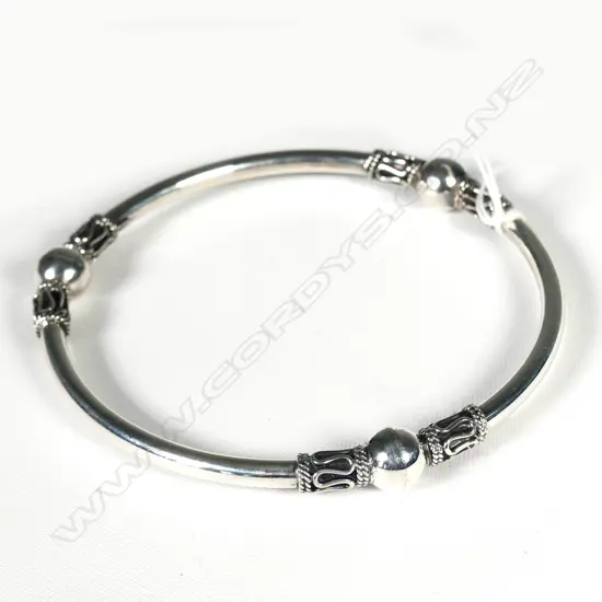 SILVER BANGLE