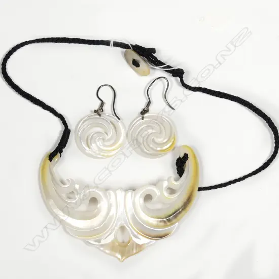 CARVED MOTHER OF PEARL PENDANT & EARRINGS