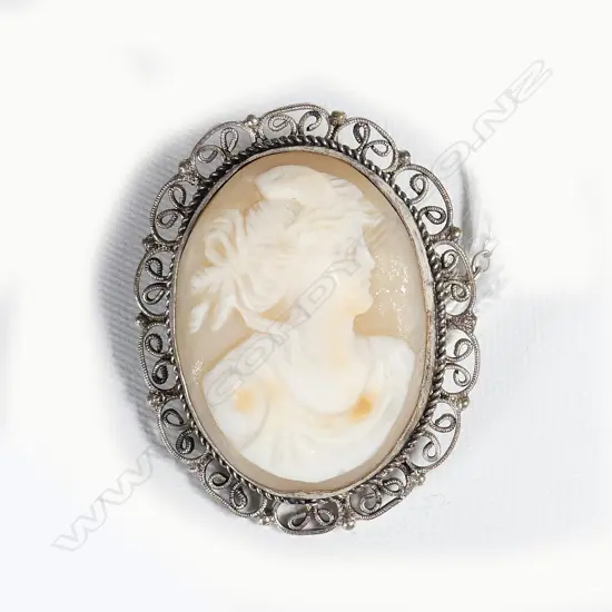 ANTIQUE METAL CAMEO BROOCH 