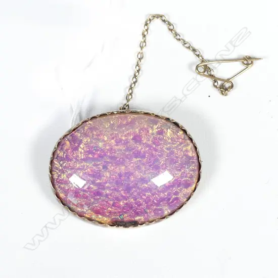 9CT GOLD AND FAUX OPAL STONE BROOCH 