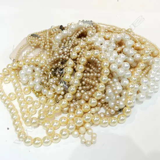  BOX OF PEARL NECKLACES/BROOCHES ETC