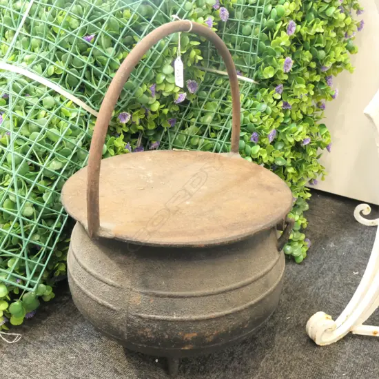 CAST IRON POT AND LID