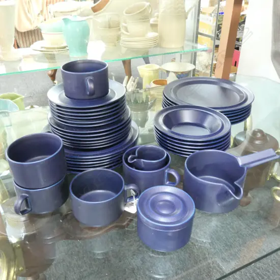 38 PCE 'ARABIA' FINLAND 'BLUES' 6 PLATES, 12 SIDE PLATES, 6 SAUCERS, 5 CUPS, 6 BOWLS, SUGAR, JUG, MILK