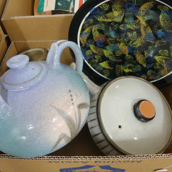 LOT ASST INCL. POTTERY TEAPOT / PLATE ETC