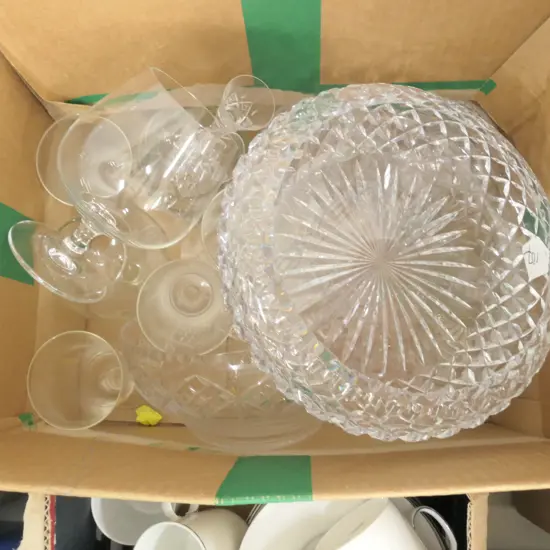 LOT ASST CRYSTAL /GLASSES/JUG/BOWLS ETC