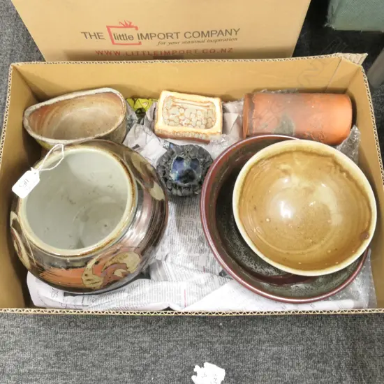 BOX OF MAINLY NZ STUDIO POTTERY 7 PCES