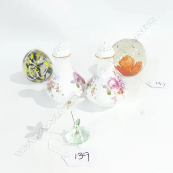 2 GLASS PAPER WEIGHTS/R/C/DERBY CONDIMENTS +SWAROVSKI FLOWER