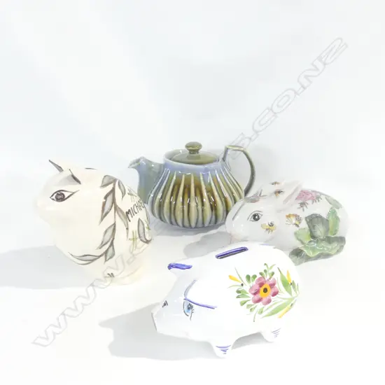 WADE TEAPOT A/F +3 HAND PAINTED MONEY BOXES
